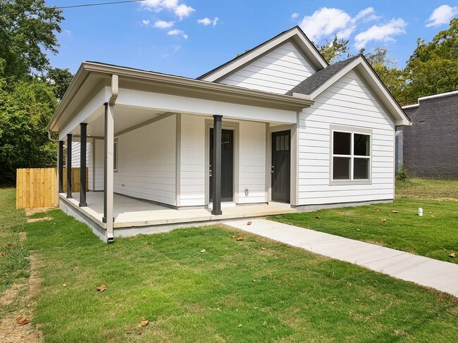 307 W King St in Jackson, TN - Foto de edificio - Building Photo