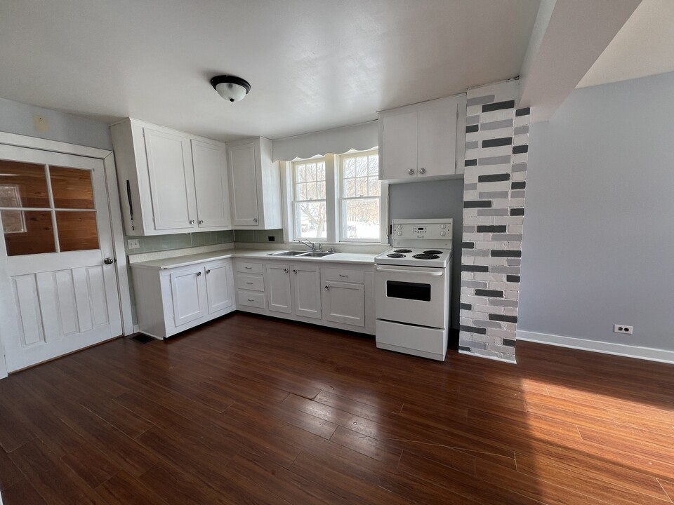 7 Brooks Ch in Low, QC - Building Photo