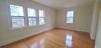 2235A S Mound St, Unit 2235A Upper in Milwaukee, WI - Building Photo