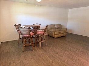 245 Center Rd, Unit 103 in Venice, FL - Building Photo - Building Photo