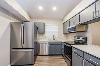 12832 Dunhill Dr in Tampa, FL - Building Photo - Building Photo