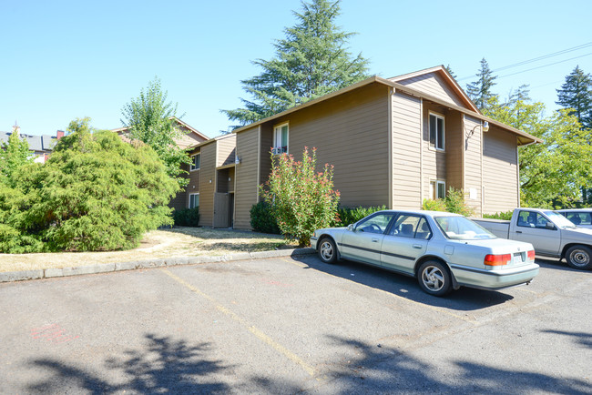 17085 SW Merlo Rd in Beaverton, OR - Building Photo - Building Photo