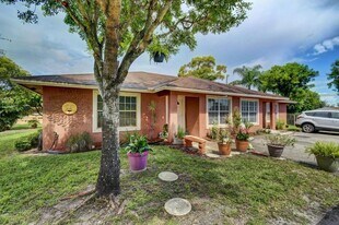 4870 Purdy Ln, Unit C in West Palm Beach, FL - Building Photo