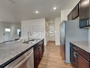 23297 SE Dogwood St in Black Diamond, WA - Foto de edificio - Building Photo