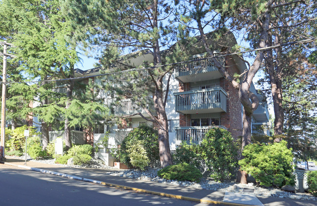 Klee Wyck Apartments in Victoria, BC - Building Photo - Building Photo