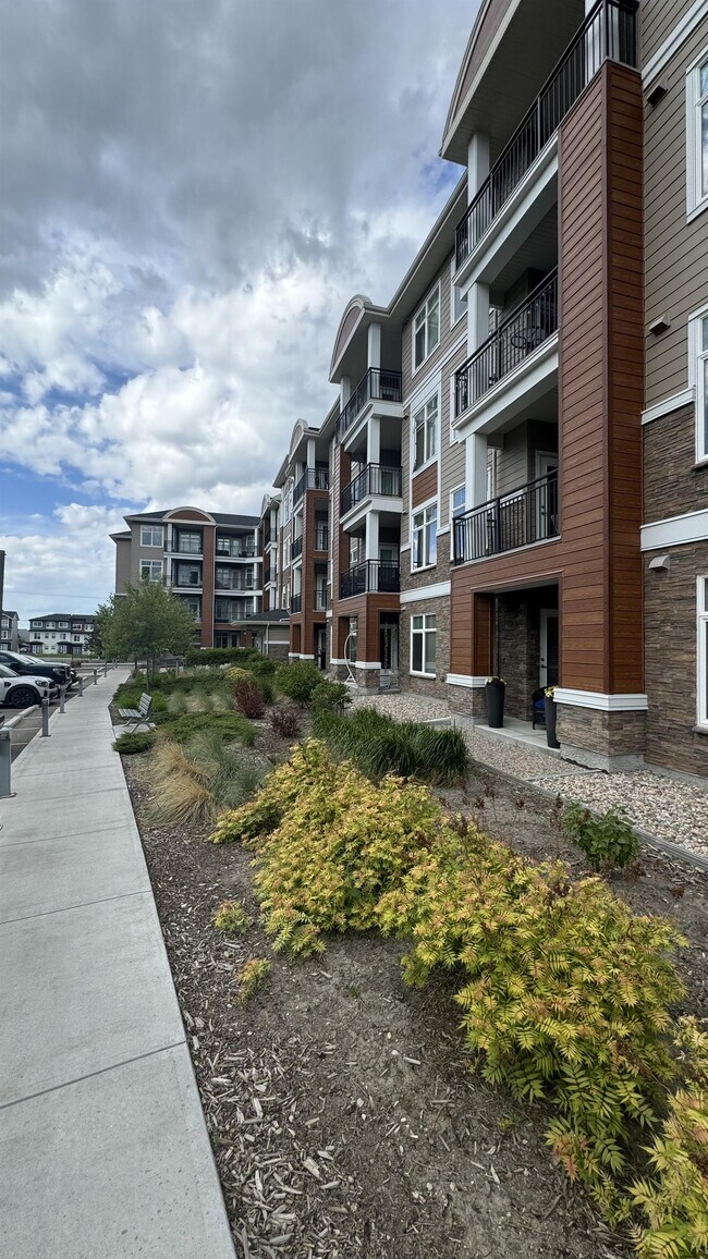 3727-3727 Sage Hill Dr NW in Calgary, AB - Building Photo - Building Photo