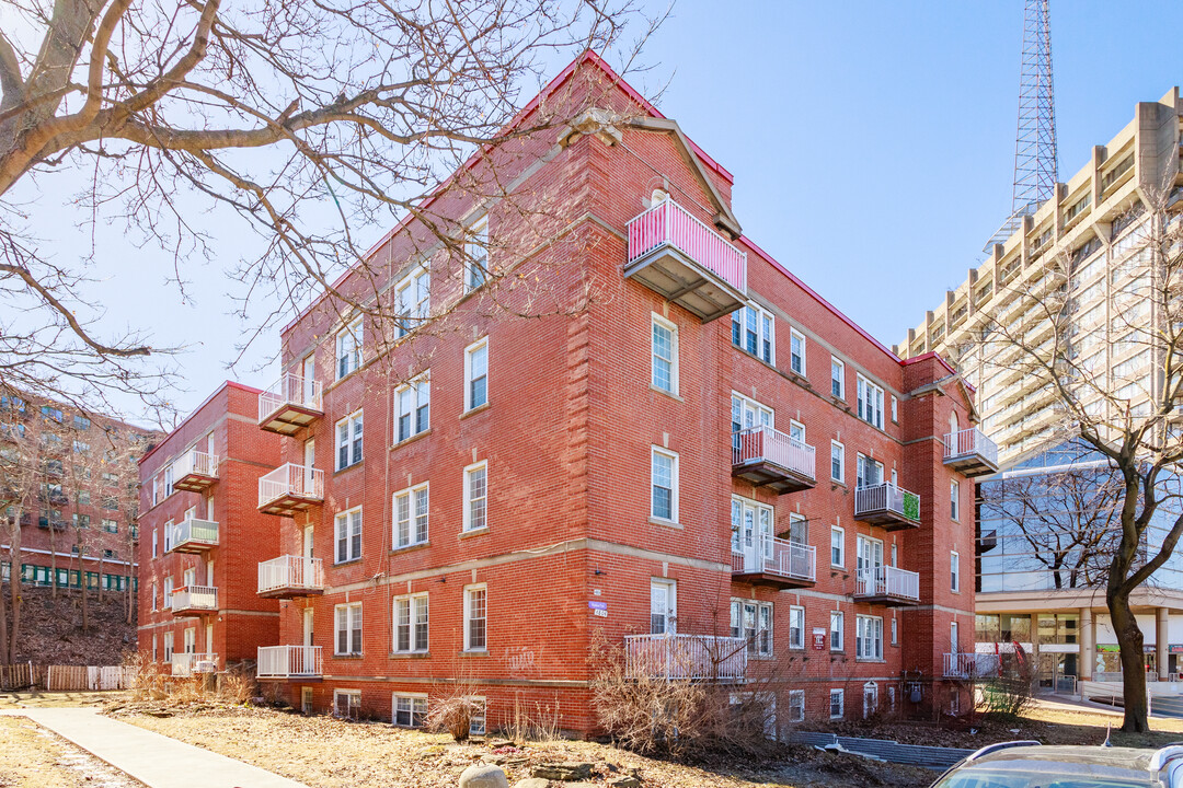 4804 De La Côte-Des-Neiges Ch in Montréal, QC - Building Photo