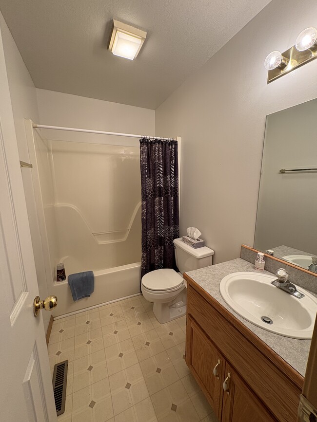 725-727-727 Pinhook Dr in Nixa, MO - Building Photo - Building Photo