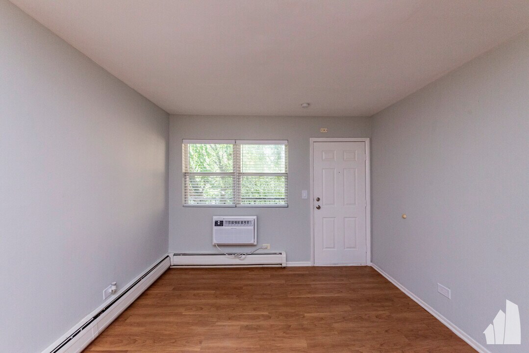 4611 N Beacon St, Unit 2c in Chicago, IL - Building Photo