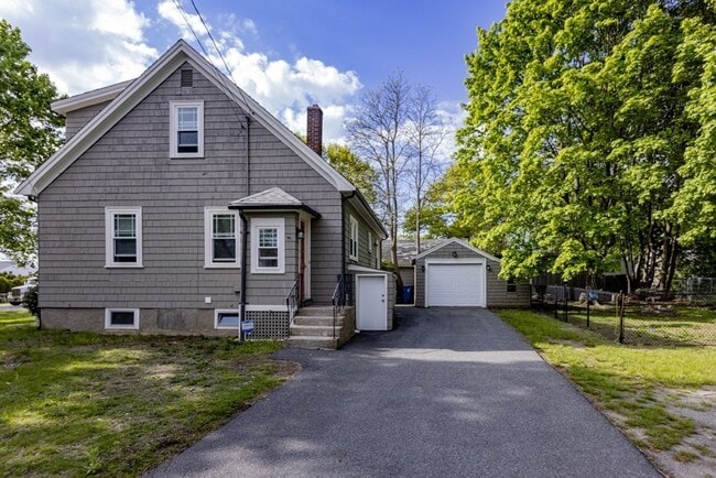 327 High St in Randolph, MA - Building Photo - Building Photo
