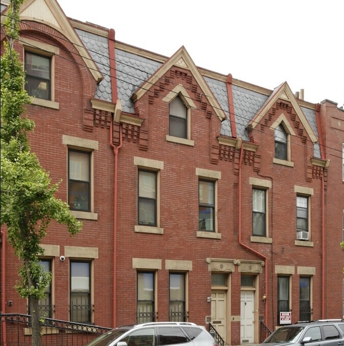 Apartments in Pittsburgh, PA - Building Photo