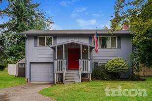 13525 SE 120th Way in Clackamas, OR - Building Photo