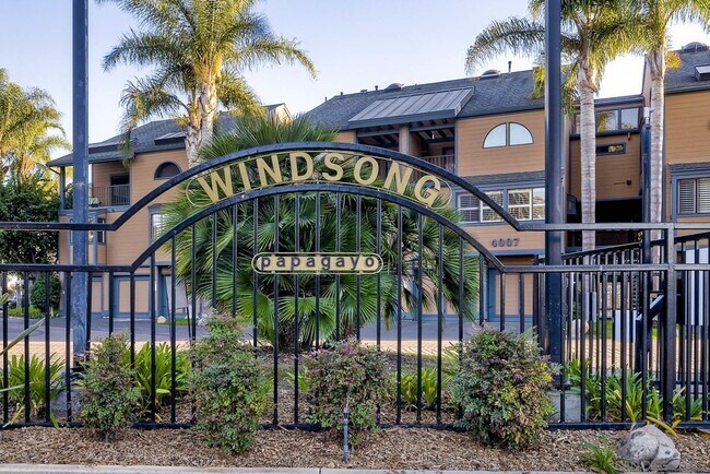 832 Kalpati Cir, Unit F in Carlsbad, CA - Foto de edificio - Building Photo