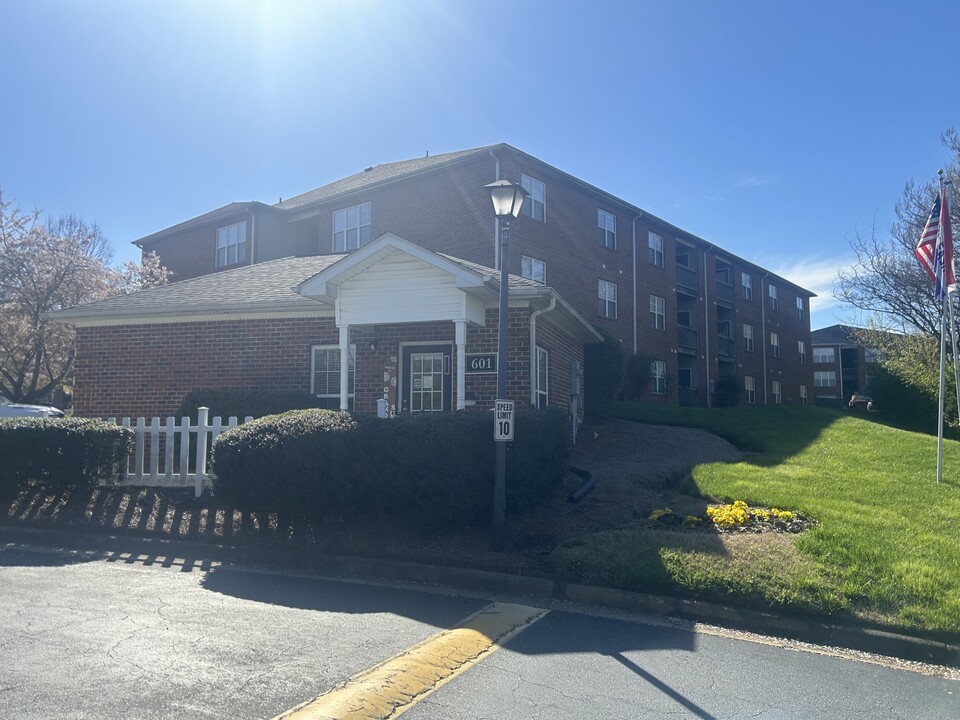 Grand Summit in Greensboro, NC - Foto de edificio