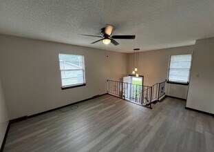 703 N Frandsen Rd in Independence, MO - Building Photo - Building Photo