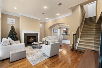 9125 Harbor Hills Dr in Houston, TX - Building Photo - Building Photo