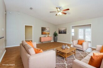 12860 Ellis Island Dr, Unit 2 in Jacksonville, FL - Foto de edificio - Building Photo