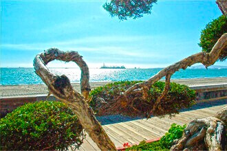 15 64th Pl, Unit Upstairs Beach Suite in Long Beach, CA - Foto de edificio - Building Photo