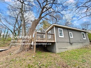 2028 Arlington Cir NW in Atlanta, GA - Building Photo - Building Photo