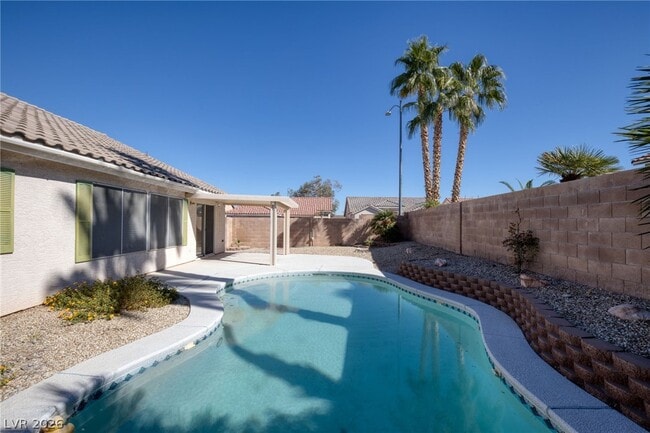 7801 High Stream Ave in Las Vegas, NV - Building Photo - Building Photo