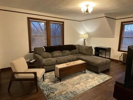 25 Delos St W in St. Paul, MN - Building Photo