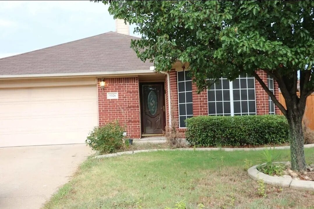 5326 Raven Row in Dallas, TX - Building Photo