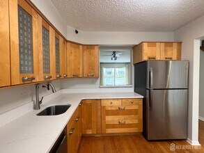 60 Hampshire Dr in Plainsboro, NJ - Building Photo - Building Photo