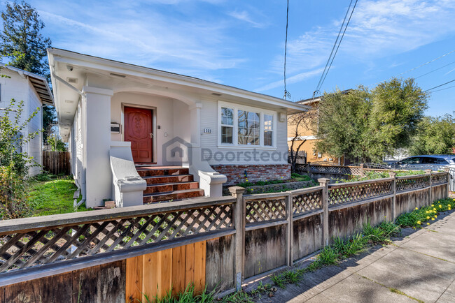 333 Herma Ct in San Leandro, CA - Foto de edificio - Building Photo