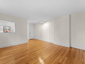 173 Pleasant St, Unit 1 in Cambridge, MA - Building Photo - Building Photo