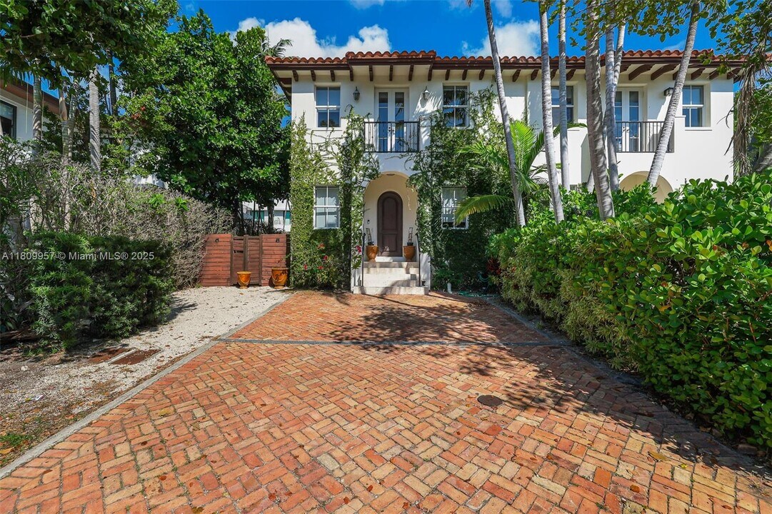 464 Fernwood Rd in Key Biscayne, FL - Building Photo