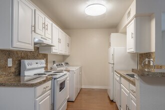 Lakewood Apartments in Tomball, TX - Foto de edificio - Interior Photo