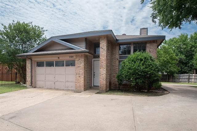 1355 Glencliff Cir in Dallas, TX - Building Photo - Building Photo