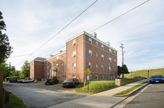 Boulevard Courts in Arlington, VA - Building Photo - Building Photo