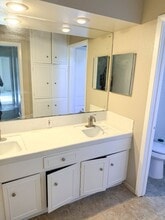 126 Granada in Universal City, TX - Foto de edificio - Building Photo