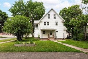 820 10th St E in Menomonie, WI - Building Photo