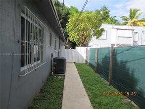 1143 NW 30th St in Miami, FL - Building Photo - Building Photo