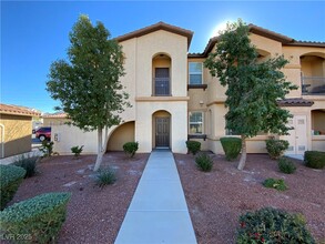 50 Aura de Blanco St in Henderson, NV - Building Photo - Building Photo