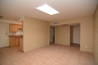 7462 E Victoria Dr in Tucson, AZ - Building Photo - Building Photo