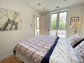 21 N Henry St in Brooklyn, NY - Building Photo - Building Photo