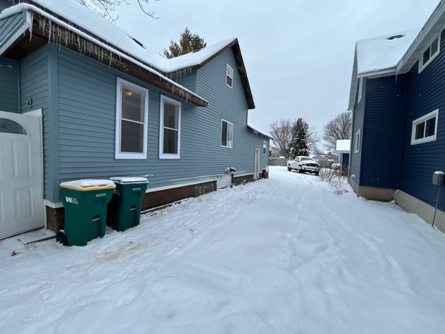 2106 Thomas St in Marinette, WI - Foto de edificio - Building Photo