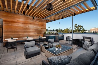 Evani 3223 Wilshire in Santa Monica, CA - Foto de edificio - Building Photo