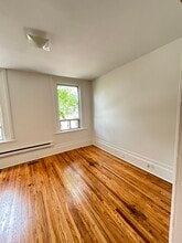 138 Paisley St in Guelph, ON - Building Photo - Building Photo