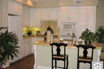 180 Guinevere in Irvine, CA - Building Photo - Building Photo