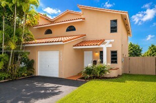 2934 Whitehead St in Miami, FL - Building Photo