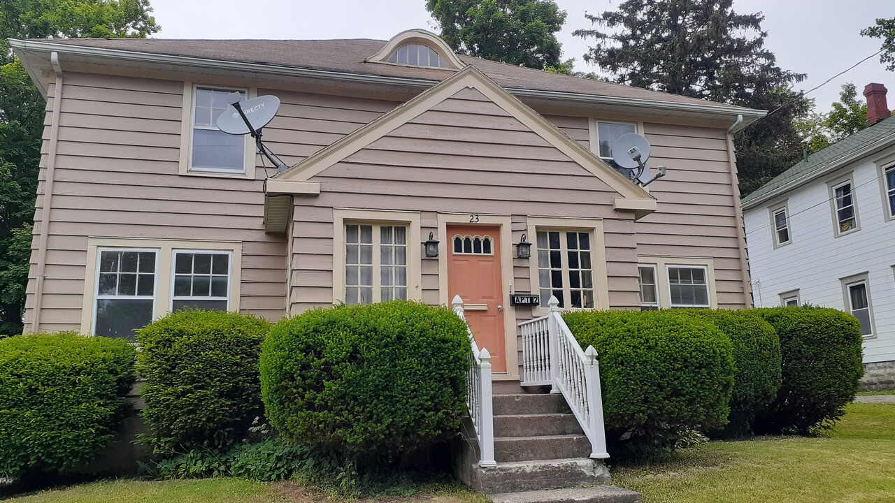23 Union St, Unit Right in Gowanda, NY - Building Photo