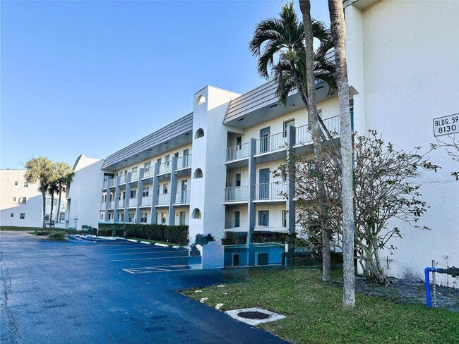 8130 Sunrise Lakes Blvd