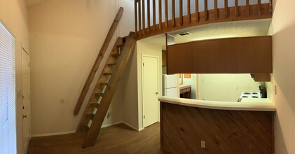 2313 Longview St, Unit 203 in Austin, TX - Foto de edificio - Building Photo