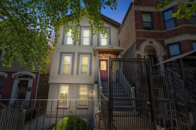 property at 1322 N Bosworth Ave