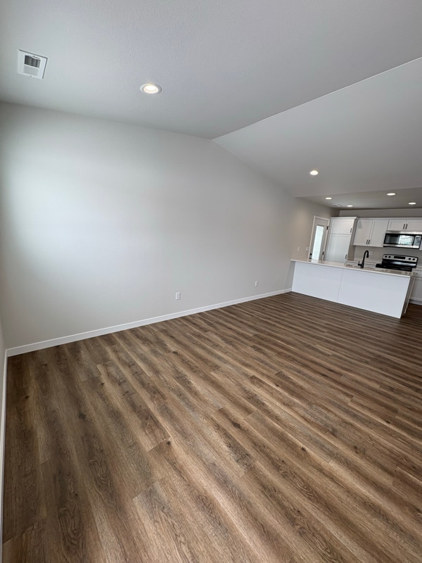 1509 47th Loop in Minot, ND - Building Photo - Building Photo