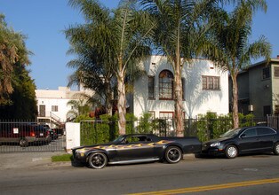 1725 N Bronson Ave in Los Angeles, CA - Foto de edificio - Building Photo